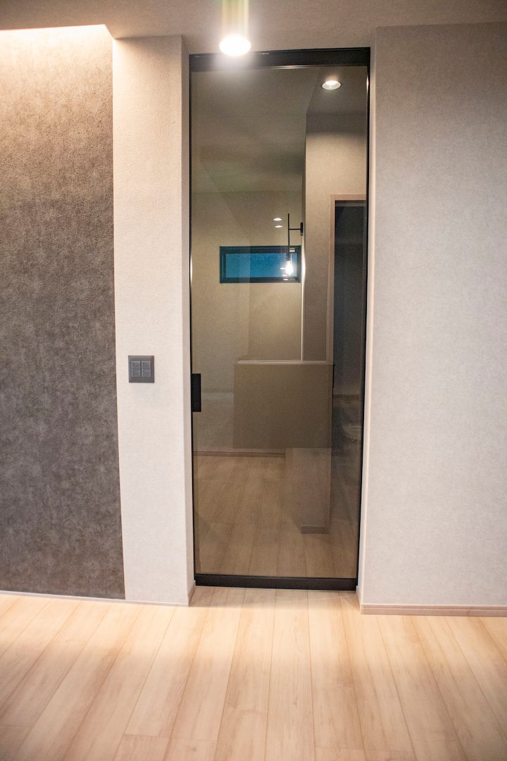 ドア：大栄建材株式会社 スーパースクリーンCLEVA