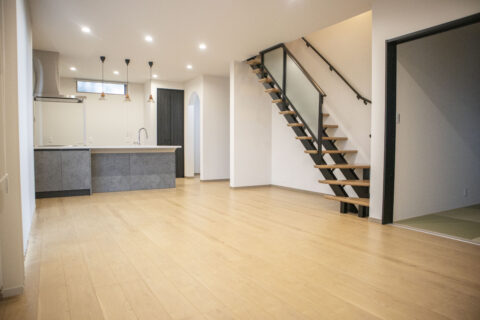 【施工事例】シックでかっこよく、暮らしやすさも満点！こだわりを詰め込んだ理想の2階建て！