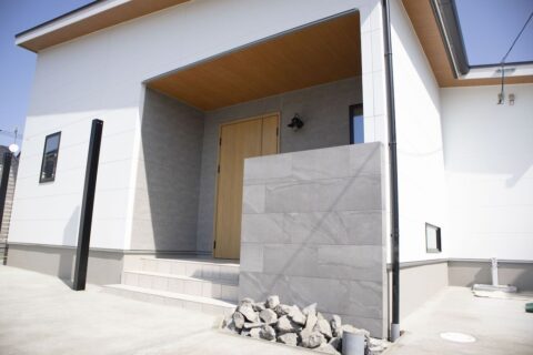 【施工事例】ホワイトトーンで統一した平屋｜収納と家事動線にこだわった暮らしやすい住まい